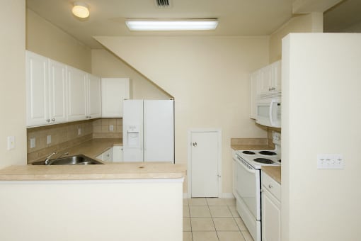 nterior Kitchen White Appliances at Magnolia Place Apartment, Gainesville, Florida