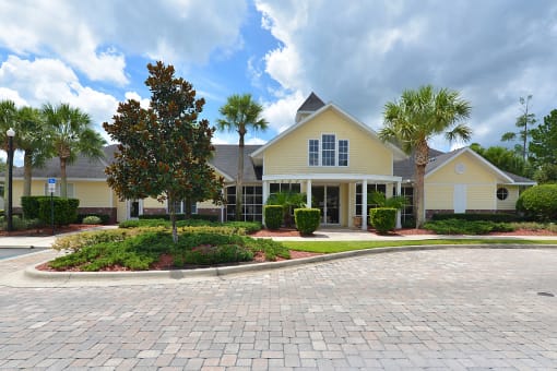 Exterior Leasing Office at Magnolia Place, Gainesville, 32606