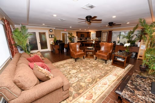 Clubhouse sitting area at Green Oaks Apartments, Tampa, 33616