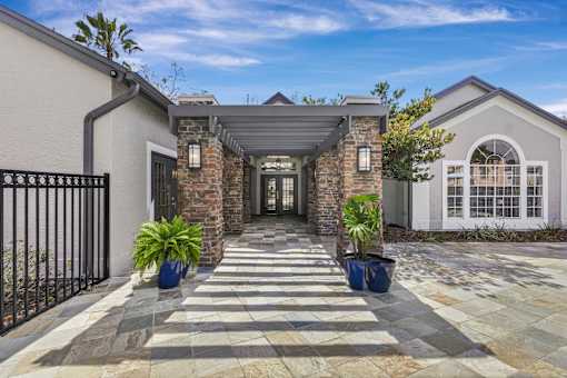 Covered entry courtyard with stone columns at The Ivy at Gatehouse Apartments, Orlando, 32807