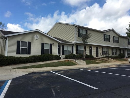 Exterior of building at Springwood Townhomes Apartments, Florida