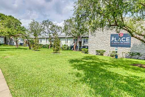 Lawn Area in front of building at The Place at Davis Islands, Tampa, 33606