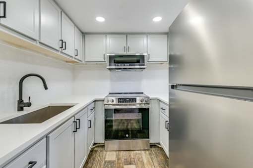 Kitchen with cabinets at The Place at Davis Islands, Tampa