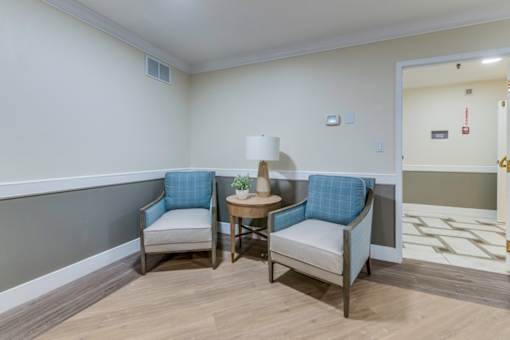 A room with two chairs and a table.
