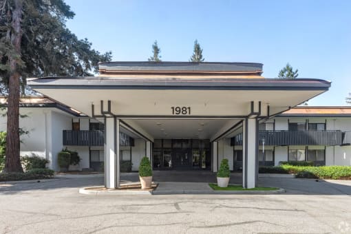 the building where the hotel is located