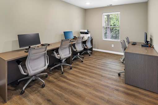 A room with a desk and chairs.