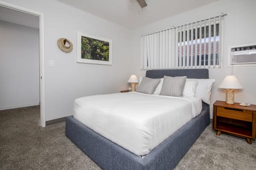 Bedroom with cozy bed at MALA GROVE Apartments, Hawaii, 96797