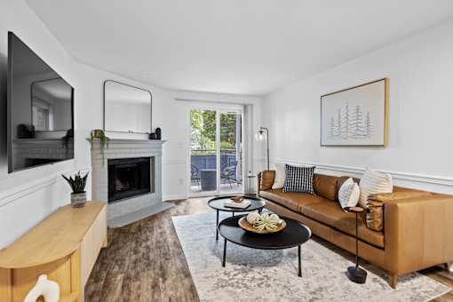 Spacious Living Room at 2000 Lake Washington Apartments in Renton, Washington