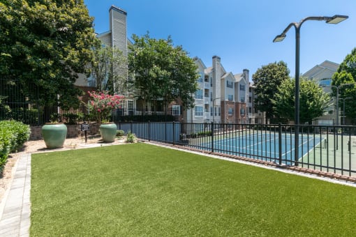 Manicured Landscaping at Willowest in Collier Hills in Atlanta, GA 30318