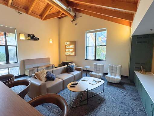 Living Area at The Lakes in Bellevue, Washington 98007