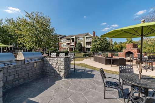 Outdoor grilling station with stone masonry at Wyndchase Aspen Grove Apartments, Tennessee, 37067