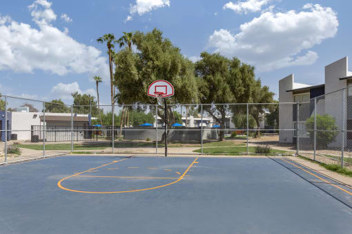 the basketball court at the preserve at ballantyne commons apartments