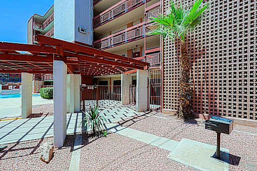 BBQ Area at Ambassador West Apartments, Phoenix