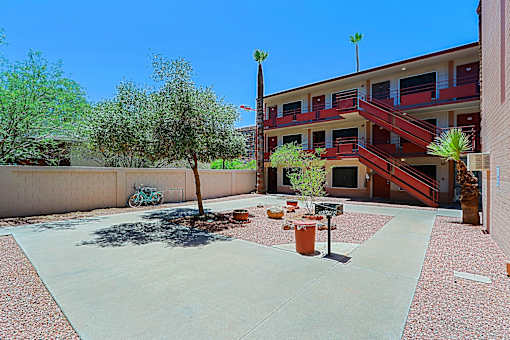 Courtyard at Ambassador West Apartments, Phoenix, AZ