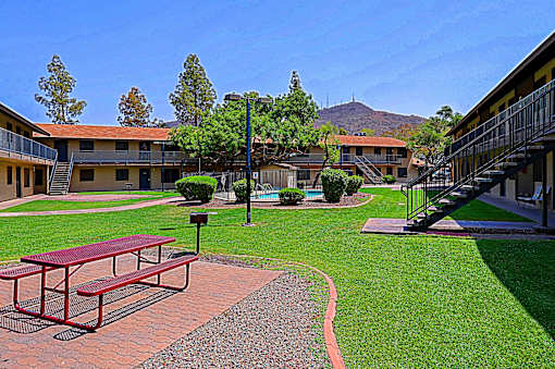 Picnic Area at Sahuaro West Apartments, Phoenix, 85029