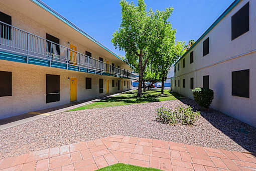Courtyard at The Link Apartments, Mesa, AZ