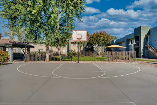 A basketball court at Tela Verde Apartment Homes, Glendale, AZ