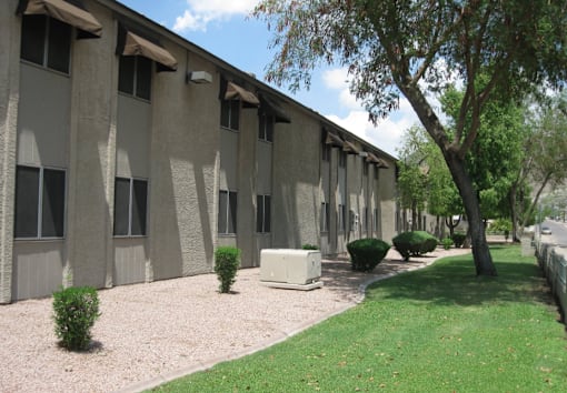 Exterior Landscape at Windrose Villas Apartments, Arizona