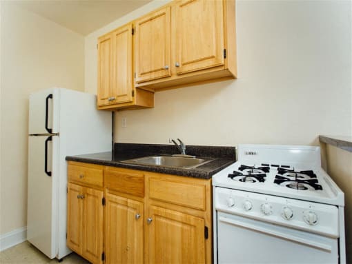 Pleasant-Hills-Village-Kitchen
