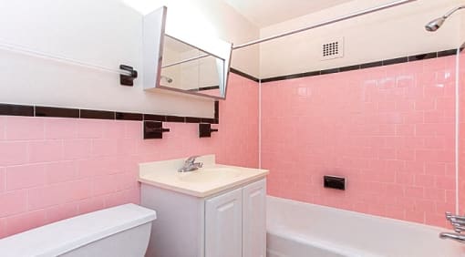 Fort-Totten-Apartments-Bathroom