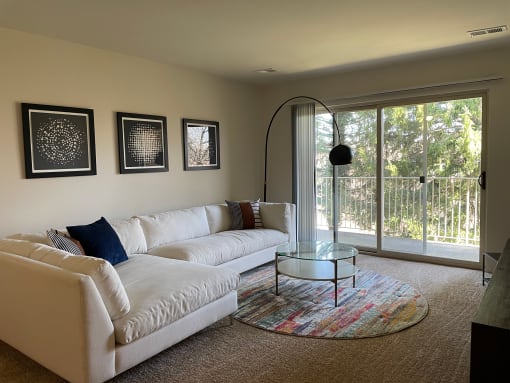 Spacious Living Room at St. Charles at Olde Court Apartments, Maryland, 21208