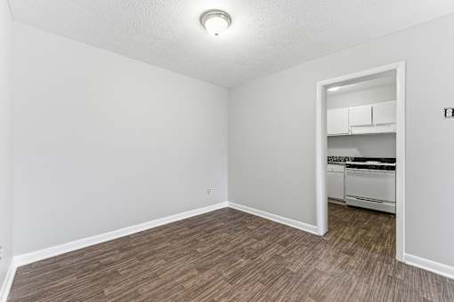 Large vacant room at The Reserve at Brookhaven, Atlanta