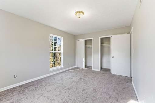 Room with window and closet at The Reserve at Brookhaven, Atlanta