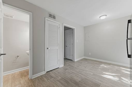 Room with attached bath at Broadway at East Atlanta, Atlanta, 30316