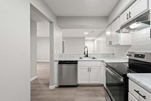 Kitchen appliances at 2000 Oasis Apartments, Atlanta, GA, 30316