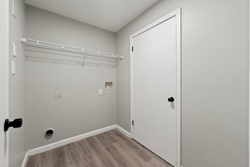 Closet at 2000 Oasis Apartments, Georgia, 30316