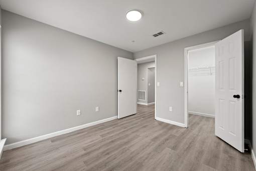 Wooden flooring rooms at 2000 Oasis Apartments, Atlanta