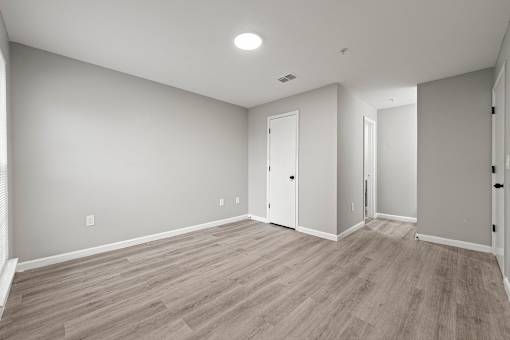Wooden flooring rooms with ceiling light at 2000 Oasis Apartments, Georgia