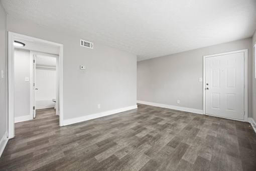 Living room at Ridgewood Apartments in Lawrenceville, Georgia 30046.