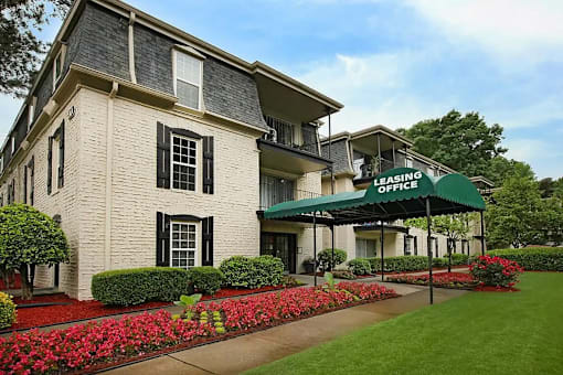 Classic exterior view at The Reserve at Brookhaven, Atlanta, 30329