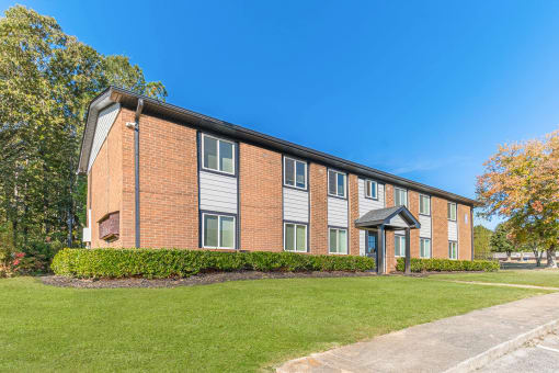 Elegant Exterior at Ridgewood Apartments, Georgia, 30045