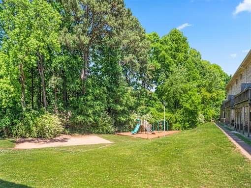 Green gassy area at Pinewood Townhomes, Georgia