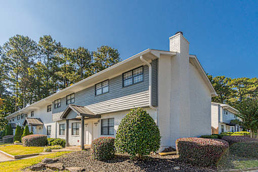 Exterior View at Pinewood Townhomes, Tucker