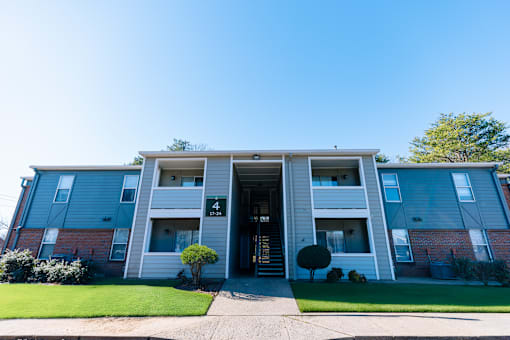 The image shows apartment number 4 in a building with a grey and white exterior.