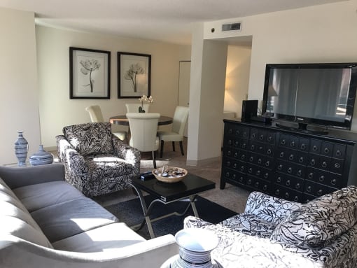 2 Bedroom Livingroom