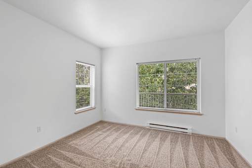 Carpeted Bedroom at Oriel Apartments, Portland, OR