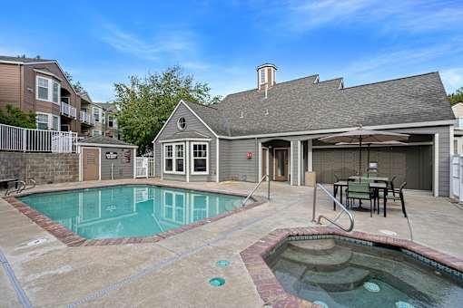 Hot Tub And Pool at Oriel Apartments, Oregon