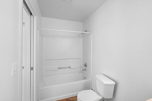 Bathtub at Summer Creek Apartments, Tigard