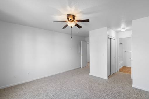 Carpeted Living Area at Summer Creek Apartments, Oregon