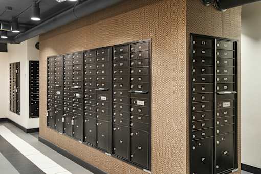 the lockers are lined up against the wall in the gym