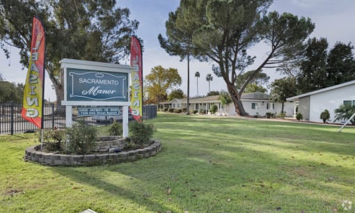 the entrance to sagamore resort with a sign in the grass