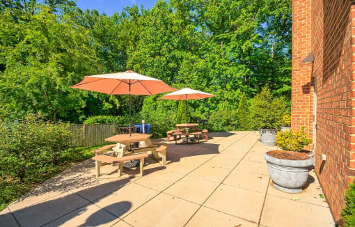 West Wood Oaks BBQ and Grill Area