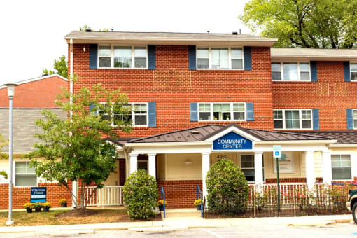 Admiral Oaks Community Center