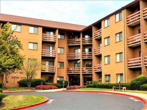 Mid-rise apartment building at College Parkway Place featuring elevator access, controlled entry, off-street parking, and landscaped grounds in the heart of Annapolis, MD.