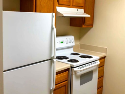 Well-appointed kitchen with ample cabinet space and modern appliances, part of a thoughtfully designed apartment at College Parkway Place, a family-friendly mid-rise community in historic Annapolis.