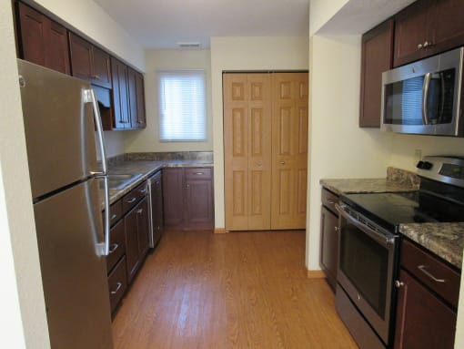 Victoria Townhomes Full Size Kitchen